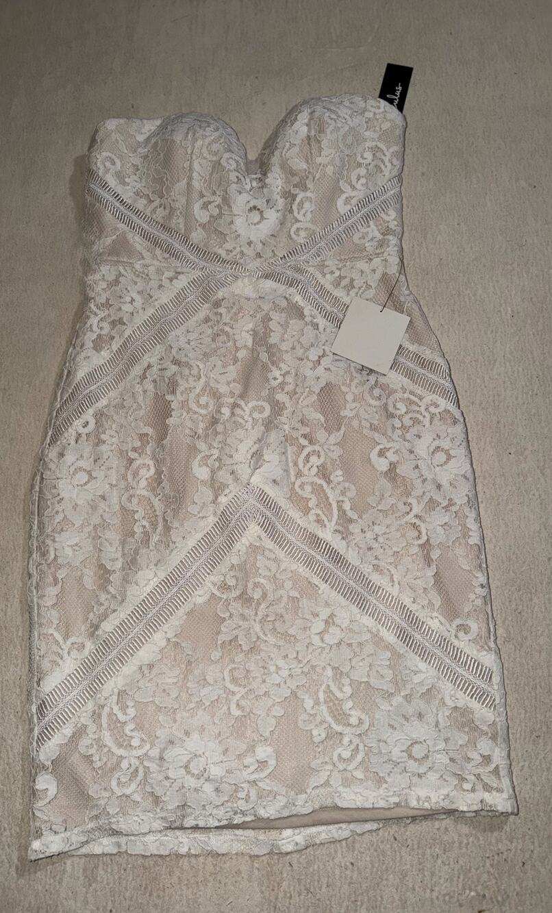 Lulus women’s NWOT white lace strapless mini dress